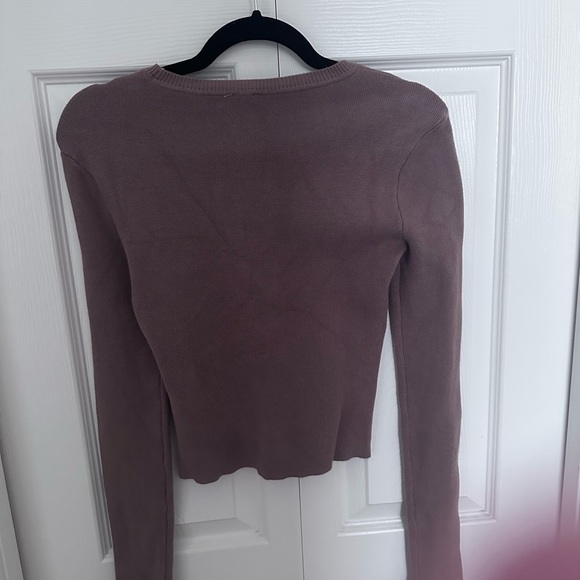ABERCROMBIE Women's
Slim Crew Sweater - Picture 4 of 6
